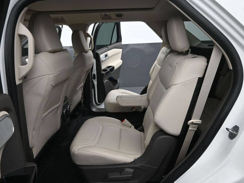 Used 2023 Ford Explorer Platinum w/ Technology Package AWD/4WD image 16