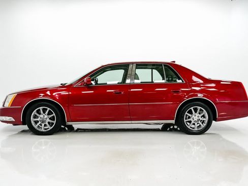 Used 2010 Cadillac DTS Luxury image 24