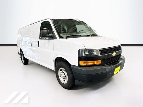 Used 2019 Chevrolet Express 2500 Extended RWD image 3