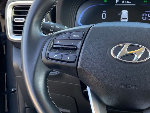 Used 2024 Hyundai Venue SEL image 10