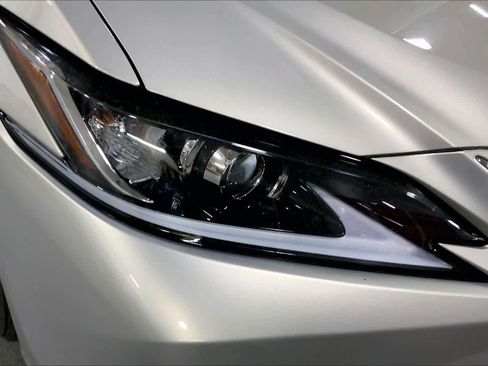 Used 2019 Lexus ES 300h w/ Premium Package FWD image 28