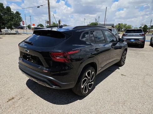 Used 2025 Chevrolet Trax RS w/ Sunroof Package FWD image 8