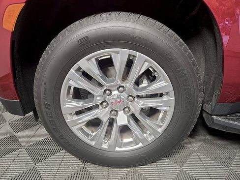 Used 2023 GMC Yukon Denali RWD image 9