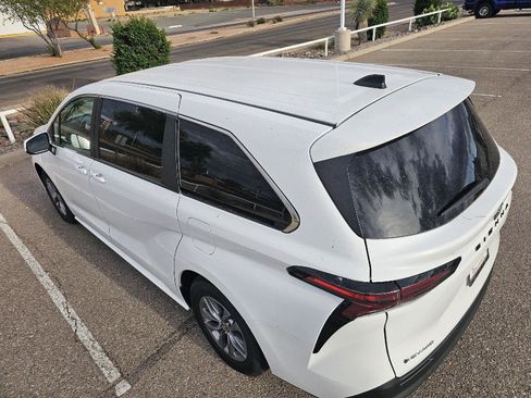 Used 2025 Toyota Sienna LE image 31
