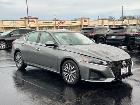Certified 2023 Nissan Altima 2.5 SV FWD image 3