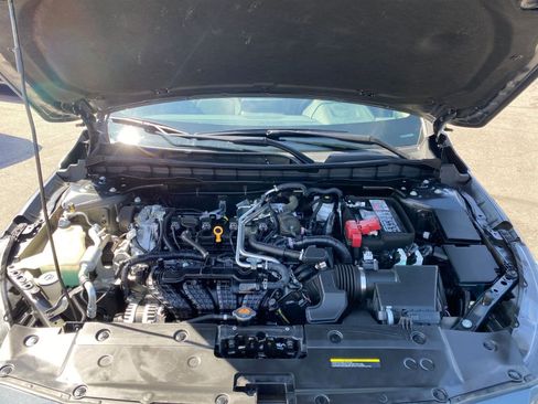 Used 2025 Nissan Altima 2.5 SV image 32