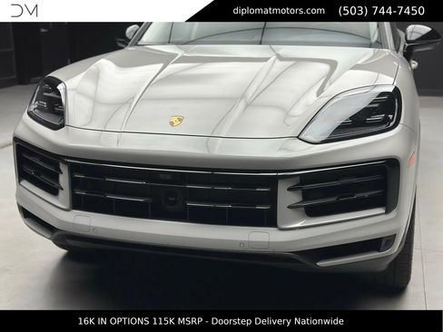 Used 2025 Porsche Cayenne E-Hybrid image 14