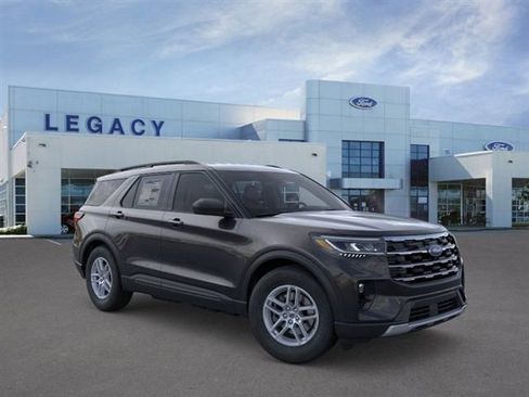 New 2026 Ford Explorer Active w/ Active Comfort Package image 7