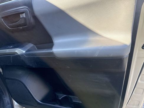 Used 2018 Toyota Tacoma SR5 image 19