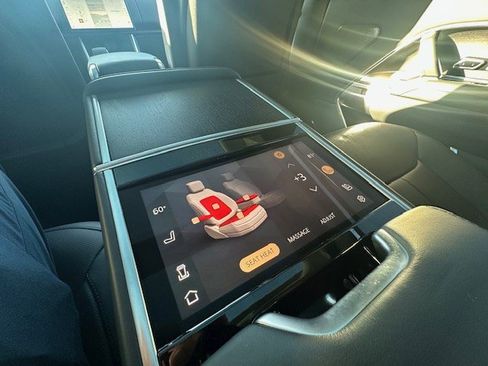 Used 2024 Land Rover Range Rover Long Wheelbase Autobiography image 27