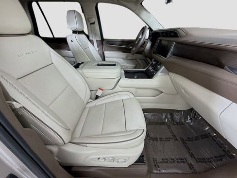 Used 2024 GMC Yukon Denali w/ Advanced Technology Package image 32