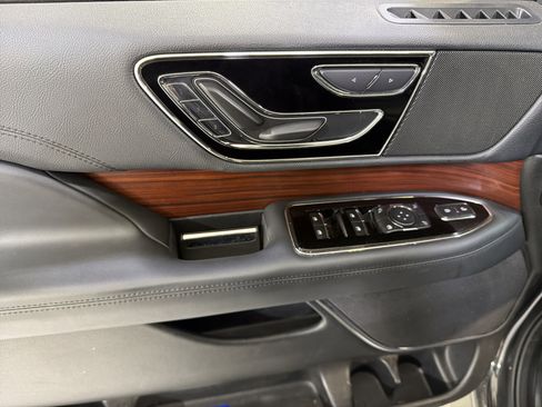 Used 2022 Lincoln Navigator 4WD image 16