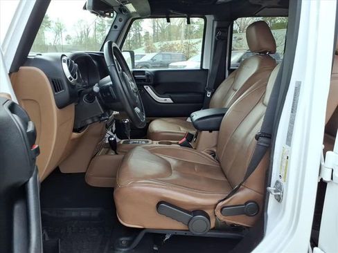 Used 2017 Jeep Wrangler Unlimited Sahara w/ Connectivity Group image 14