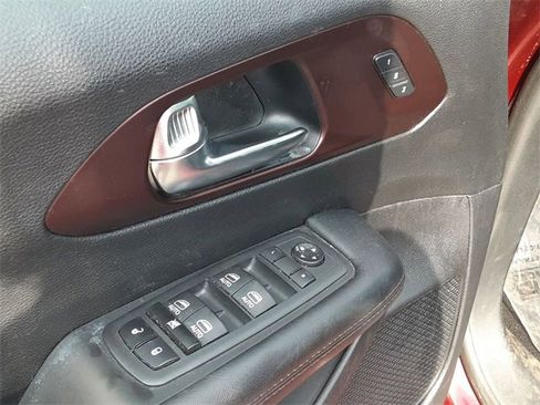 Certified 2020 Chrysler Pacifica Touring-L image 13