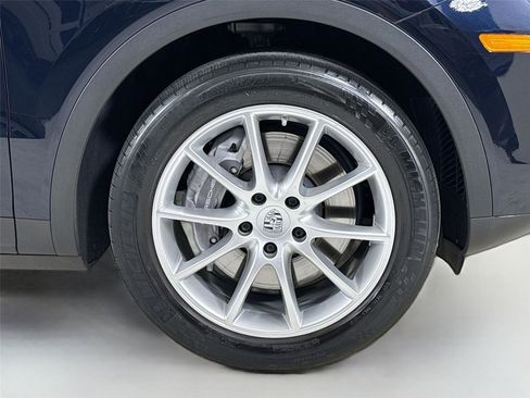 Used 2022 Porsche Cayenne Coupe w/ Premium Package image 39