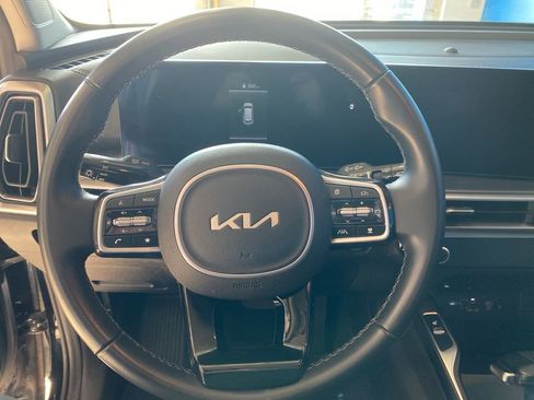 Used 2024 Kia Sorento S image 6