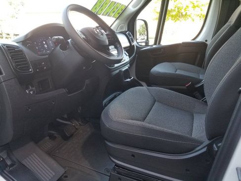 Used 2025 RAM ProMaster 2500 w/ U-Haul Equipment Group FWD image 10