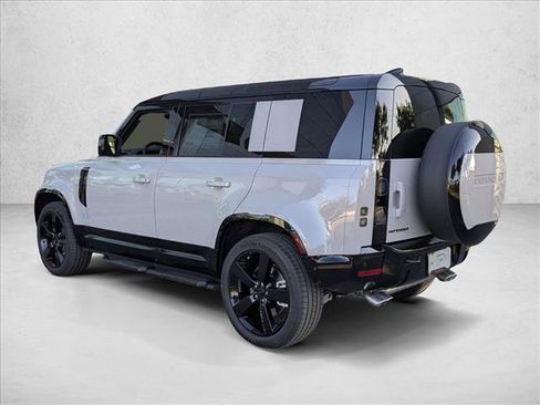 New 2026 Land Rover Defender 110 X-Dynamic SE image 9