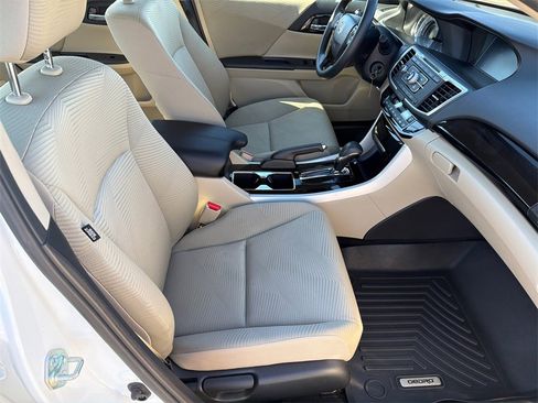 Used 2017 Honda Accord LX image 13