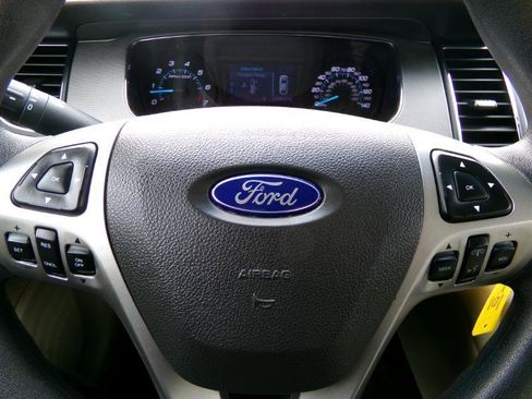 Used 2018 Ford Taurus SE image 14