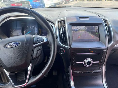 Used 2019 Ford Edge Titanium image 16