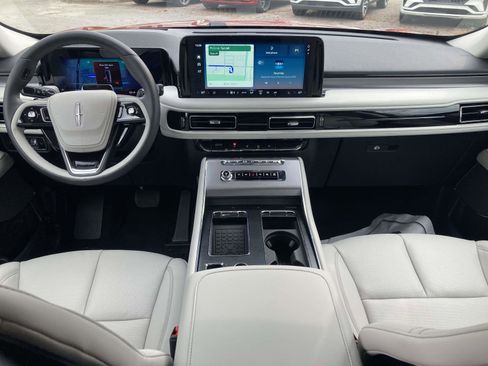 New 2025 Lincoln Aviator AWD w/ Equipment Group 101A image 19