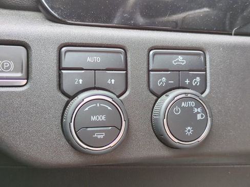 Used 2023 Chevrolet Silverado 1500 LT AWD/4WD image 23