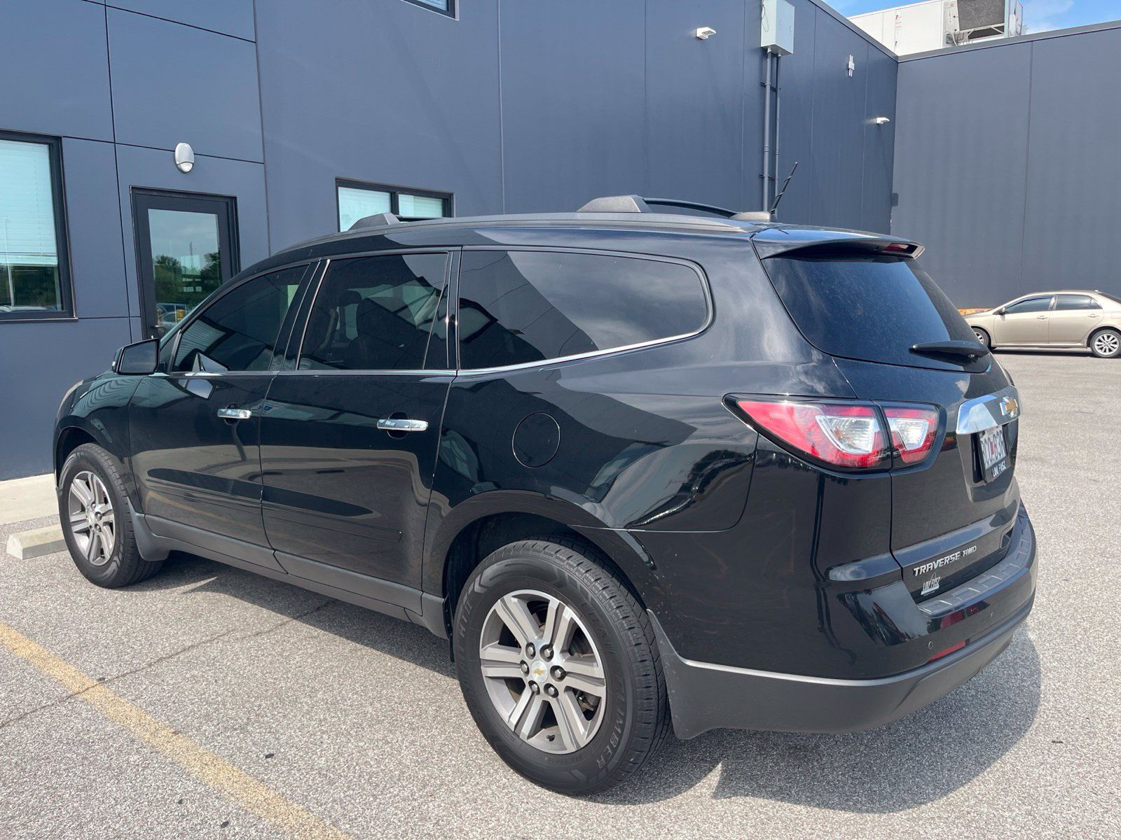 Used 2017 Chevrolet Traverse LT AWD/4WD image 2