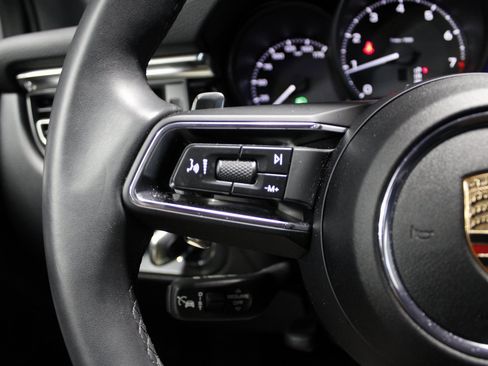 Used 2025 Porsche Macan image 28