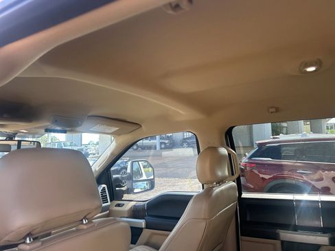 Used 2017 Ford F250 Lariat w/ Lariat Value Package AWD/4WD image 19