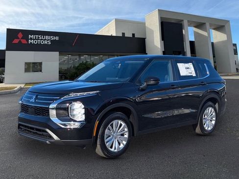 New 2025 Mitsubishi Outlander ES image 1