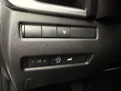 Used 2024 Nissan Rogue SV image 17