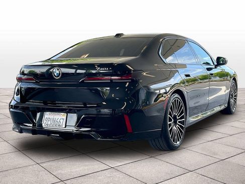 Used 2025 BMW 740i w/ Premium Package RWD image 16