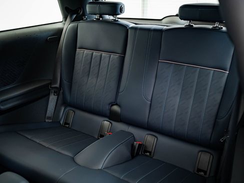 Certified 2025 MINI Cooper S image 39