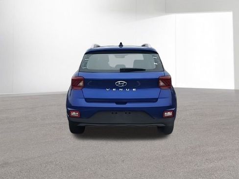Used 2022 Hyundai Venue Limited image 8