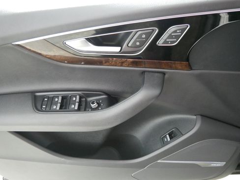 Used 2018 Audi Q7 3.0T Prestige w/ Prestige Package image 19