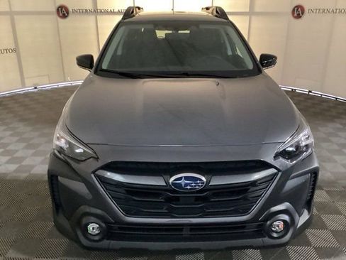 Used 2025 Subaru Outback Premium AWD/4WD image 2
