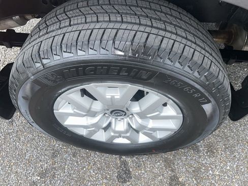 Used 2023 Nissan Frontier SV w/ SV Convenience Package image 5