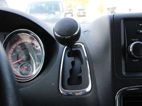 Used 2014 Dodge Grand Caravan SXT FWD image 13