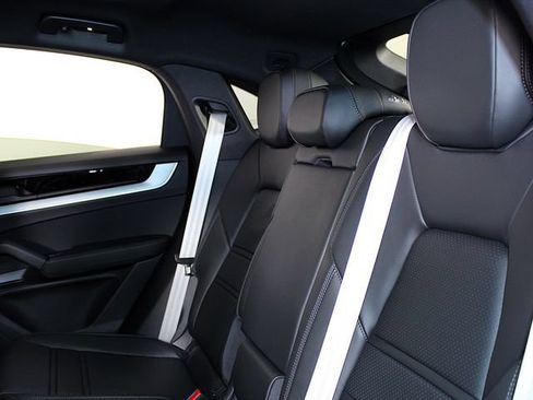 Certified 2026 Porsche Cayenne Coupe AWD/4WD image 25