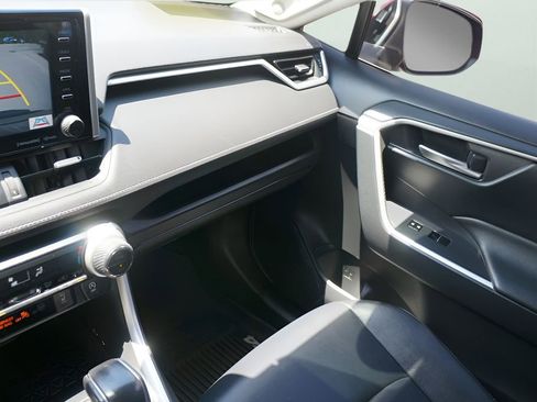 Used 2020 Toyota RAV4 XLE Premium AWD/4WD image 26