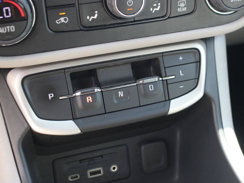 Used 2022 GMC Terrain SLT w/ Infotainment Package II FWD image 30