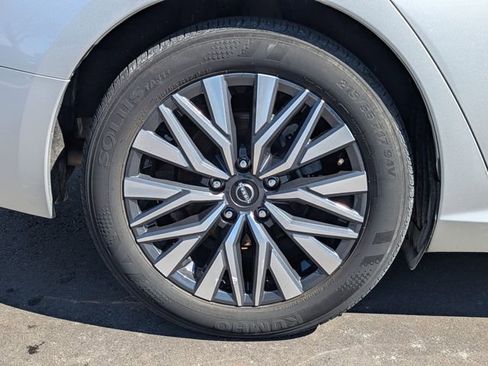 Used 2024 Nissan Altima 2.5 SV image 12