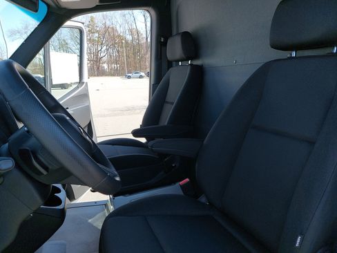 Used 2024 Mercedes-Benz eSprinter 170 Cargo image 13