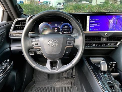 Used 2024 Toyota Crown image 8