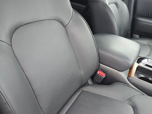 Used 2024 Nissan Armada SL w/ Captain's Chairs Package image 7