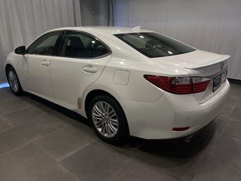 Used 2015 Lexus ES 350 w/ Luxury Package image 4