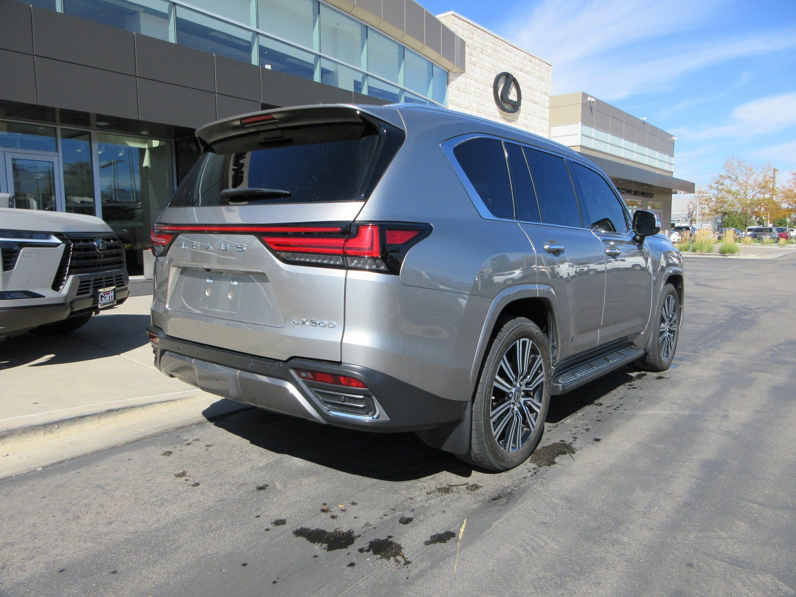 Used 2023 Lexus LX 600 4WD w/ Luxury Package image 9