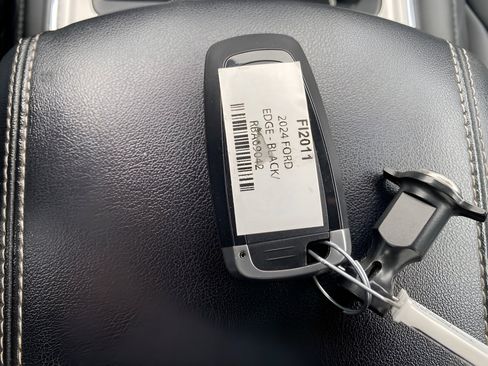 Certified 2024 Ford Edge Titanium AWD/4WD image 19