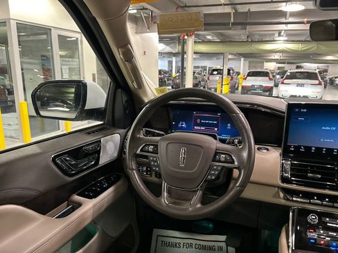 Used 2022 Lincoln Navigator L Reserve AWD/4WD image 25